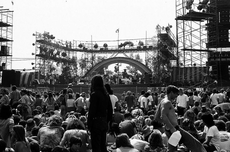California Jam 1974 proslavily hudební skupiny a 200 tis. fanoušků